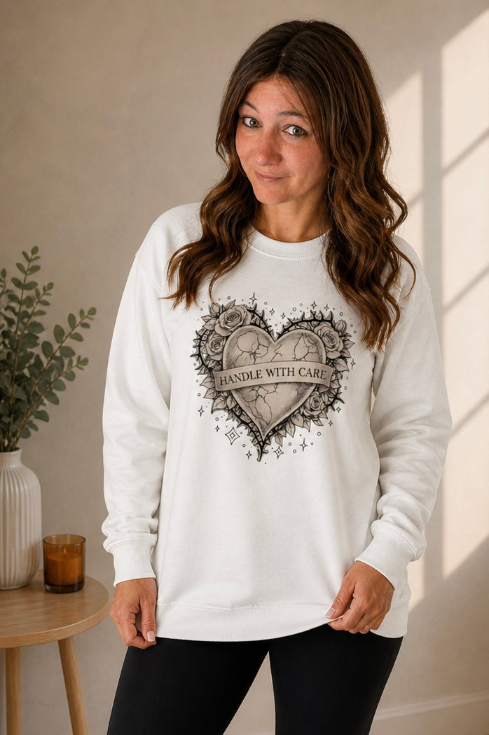 White ‚Handle with Care‘ Pullover